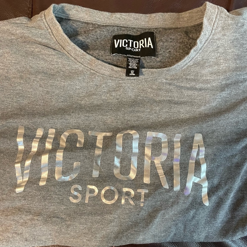 Victoria Sport sweat shirt